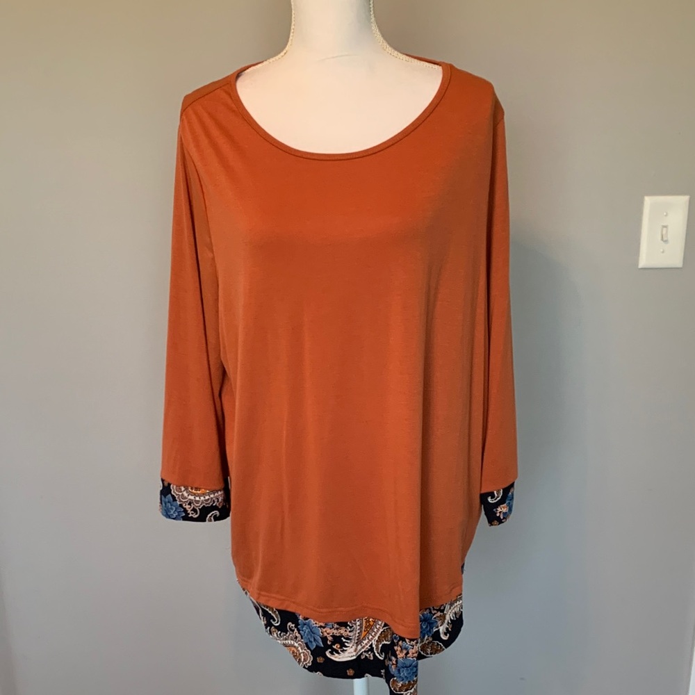Emery Rose Rust color Tunic Top with Paisley Trim size 2-XL